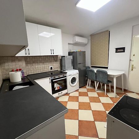 Sisterhood Hostel-Female Only Tiranë Eksteriør bilde