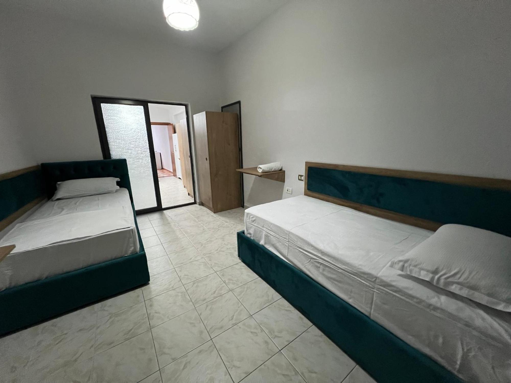 Sisterhood Hostel-Female Only Tiranë Eksteriør bilde
