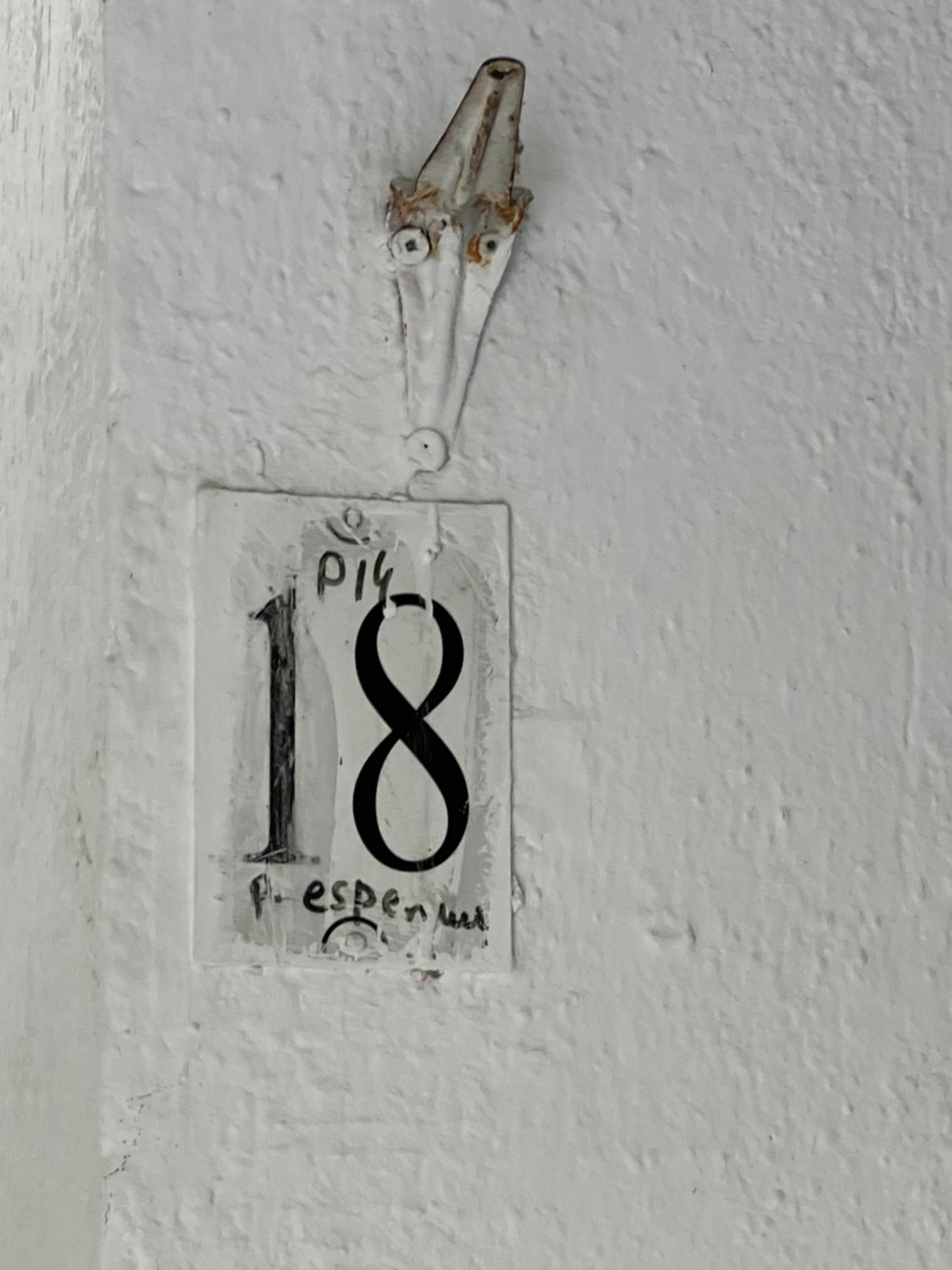 Sisterhood Hostel-Female Only Tiranë Eksteriør bilde